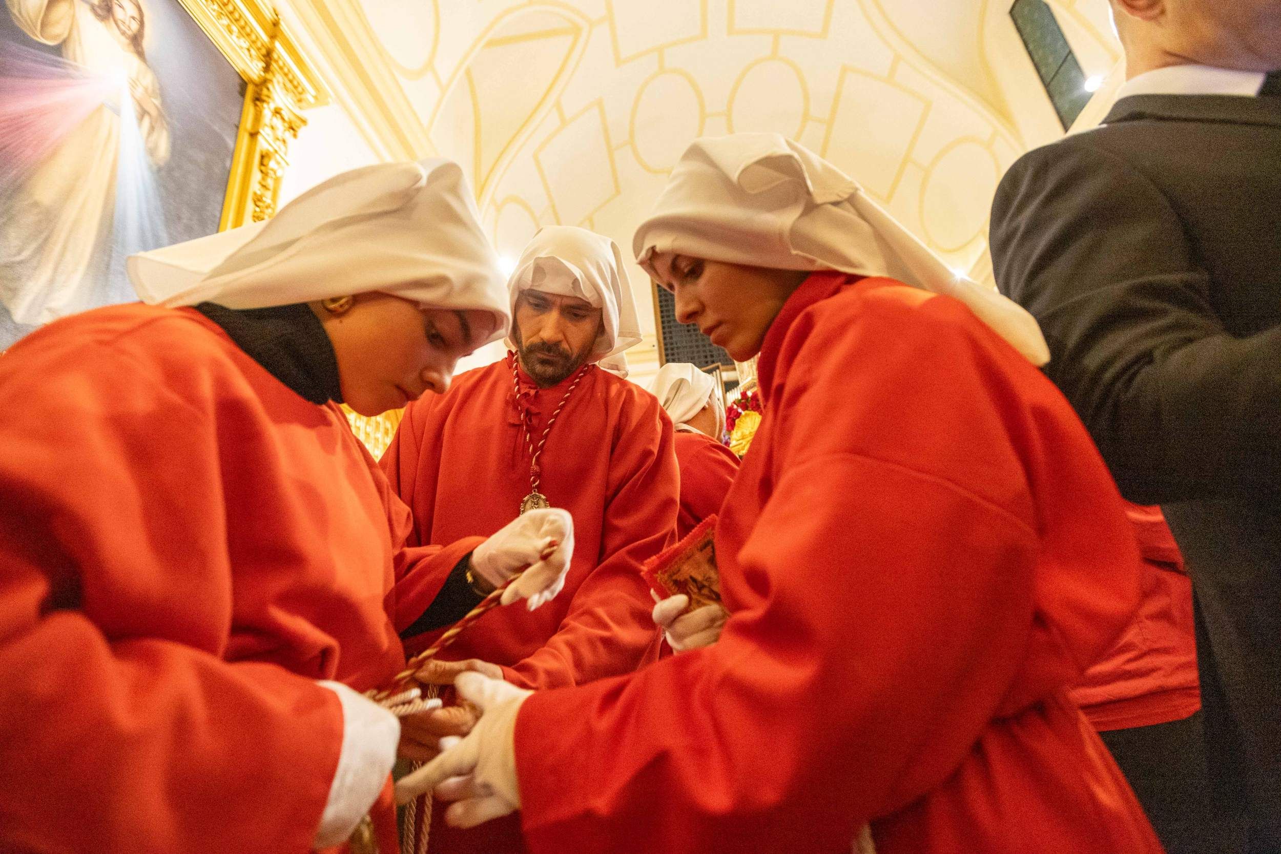 Preparativos Previos En La Hermandad Y Cofradia De Nazarenos Del Cristo Atado A La Columna Y Maria Stma De Las Lagrimas Y El Consuelo GAM 7272