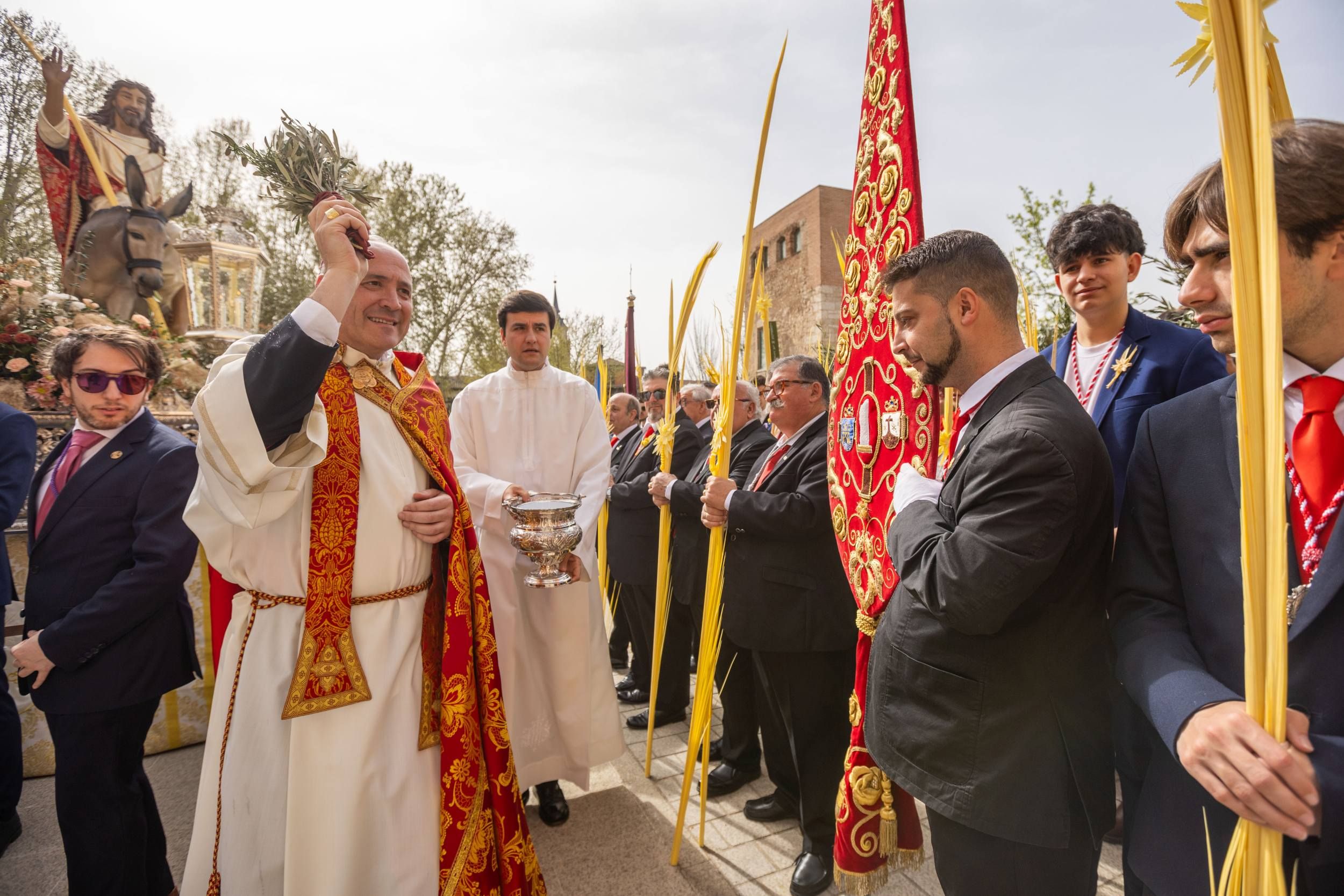 Domingo De Ramos El Obispo Mons Antonio Prieto Lucena Bendice Las Palmas GAM 5887