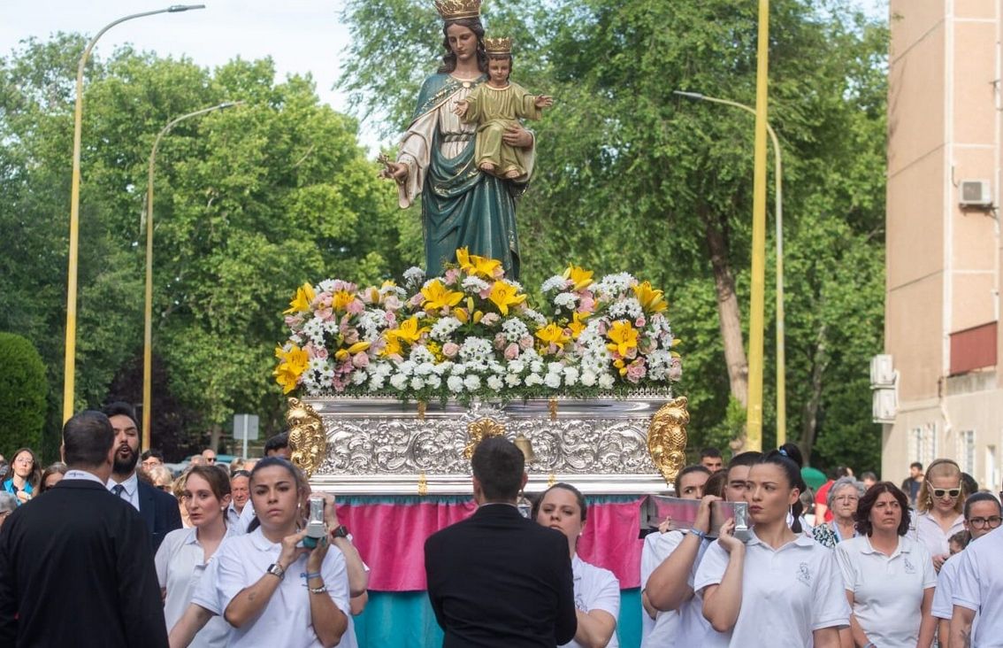 Procesion De Maria Auxiliadora En Alcala Foto Semanario Puerta De Madrid