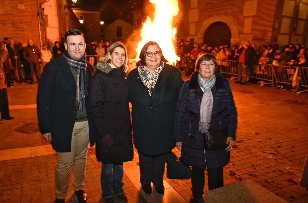 Hoguera De Santa Lucia 2024 Frente A La Ermita Foto Ayuntamiento