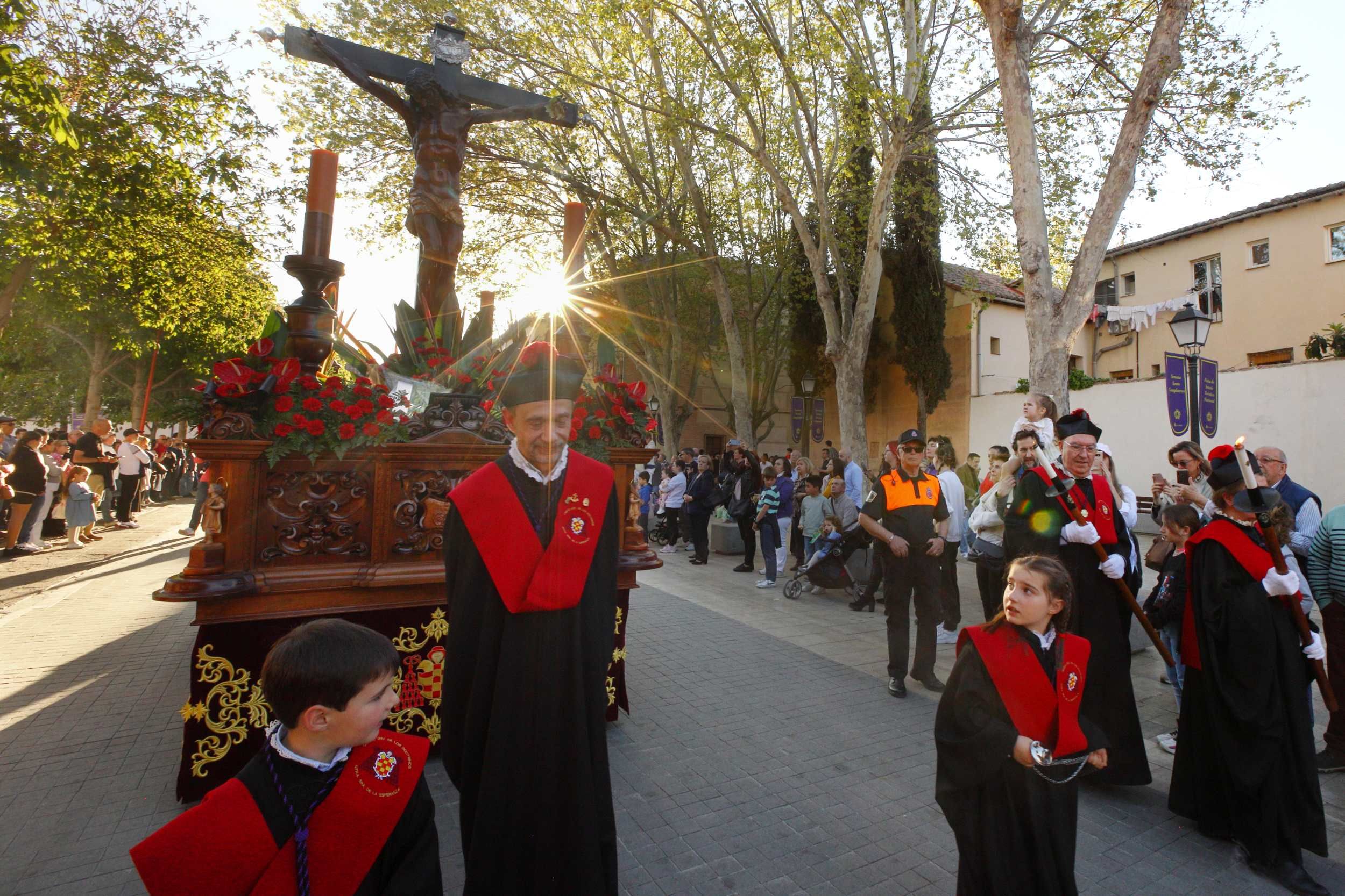 Proteccion Civil Junto Al Cristo De Los Doctrinos Imagen Rugen Gamez