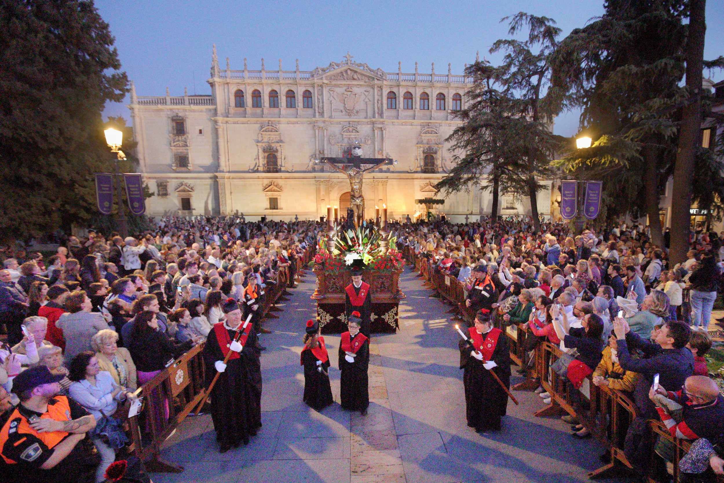 Jueves Santo El Cristo Universitario De Los Doctrinos Frente A La Universidad Cisneriana IMG 6234