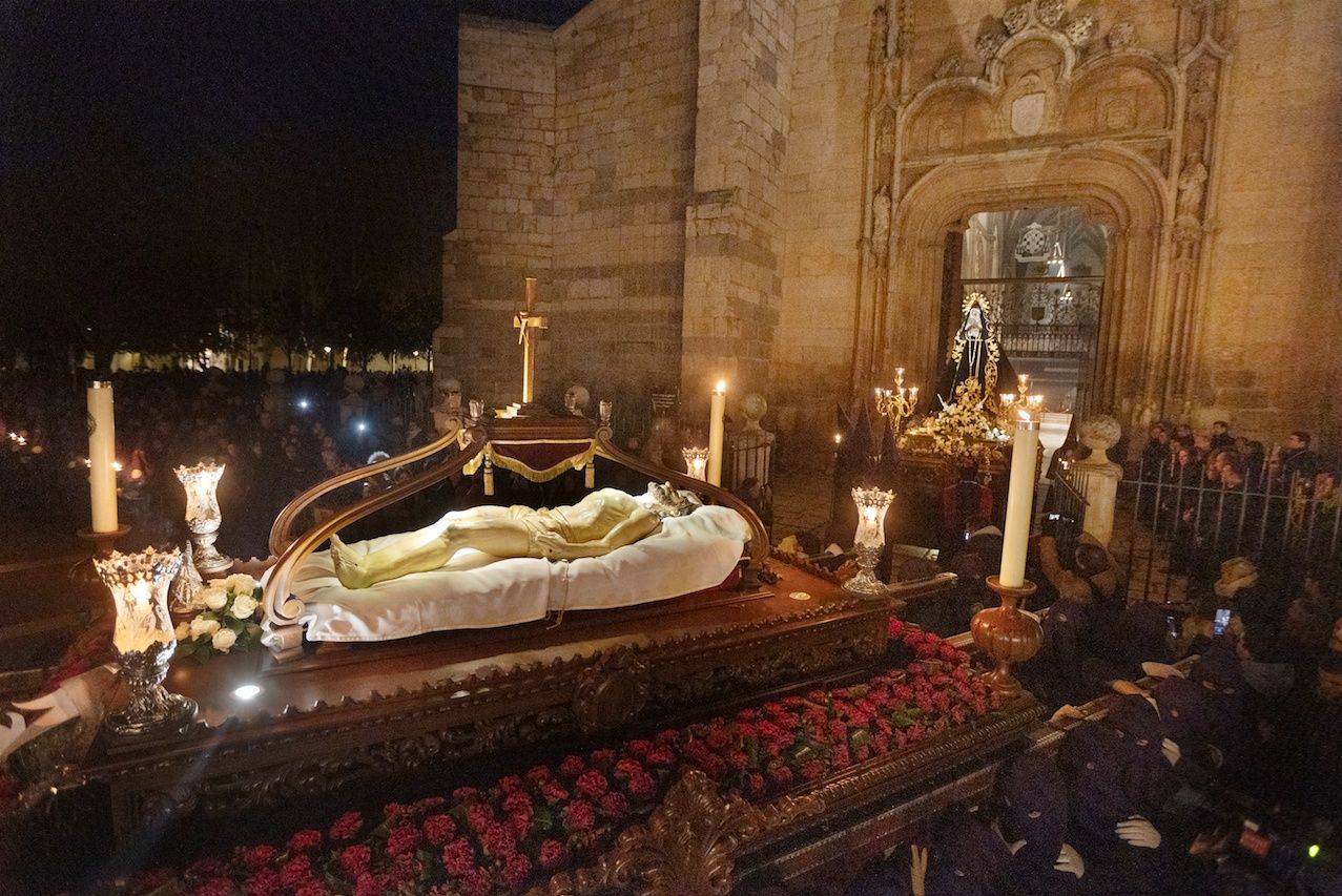 Viernes Santo Cofradia Del Santo Entierro Y Nuestra Senora De Los Dolores Catedral Magistral Foto Ruben Gamez